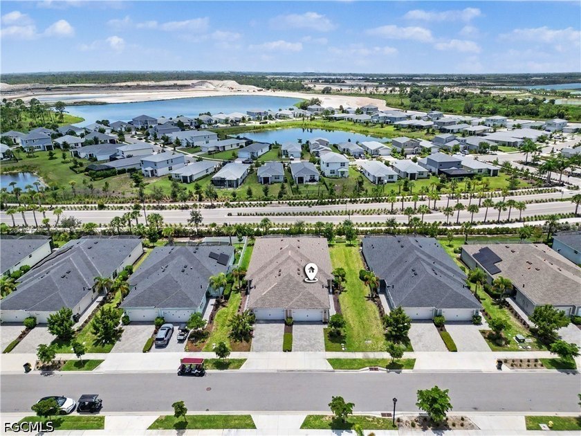 Welcome to this FULLY FURNISHED villa offering easy Florida - photo 25