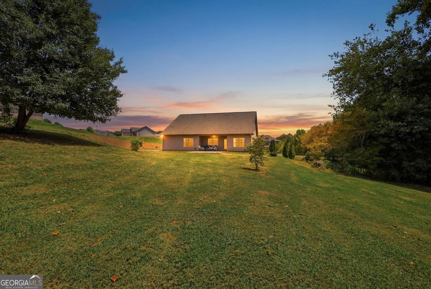 Newer construction, 3 private acres, and over 2,800 square feet - photo 3