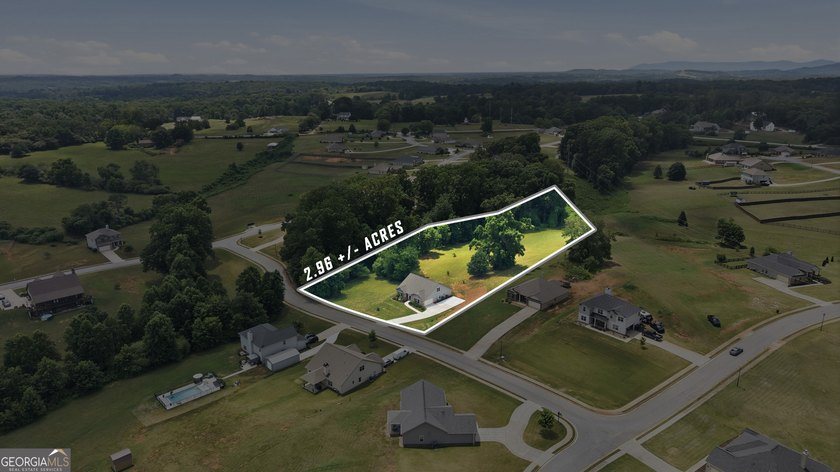 Newer construction, 3 private acres, and over 2,800 square feet - photo 5