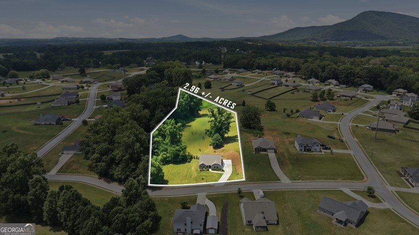 Newer construction, 3 private acres, and over 2,800 square feet - photo 6