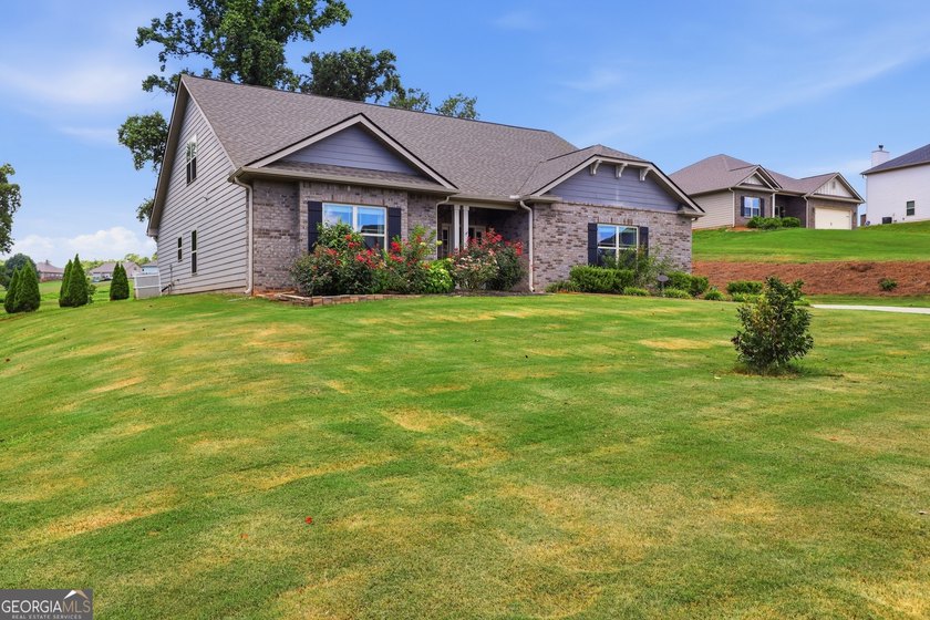Newer construction, 3 private acres, and over 2,800 square feet - photo 10