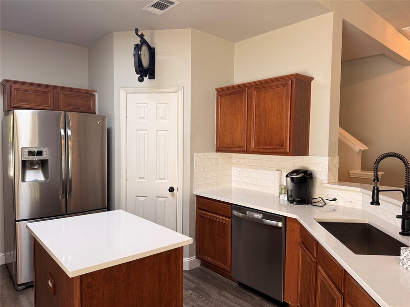 Welcome to this spacious 5-bedroom, 3-bath home offering - photo 22