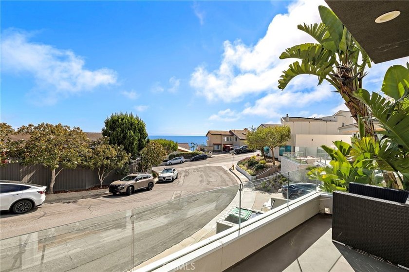 AVAILABLE 8/1/26 FOR 12-24 MONTHS. Perched above the coastline - photo 33