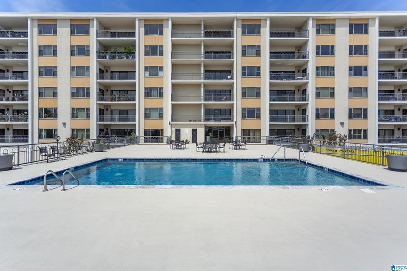 Spacious 2BR/2BA condo with beautiful mountain views and - photo 38