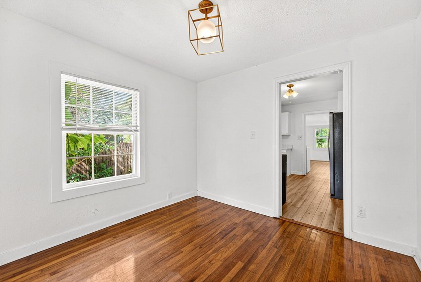 Updated &amp; Move-In Ready! This remodeled 3-bedroom, 1.5-bath home - photo 4