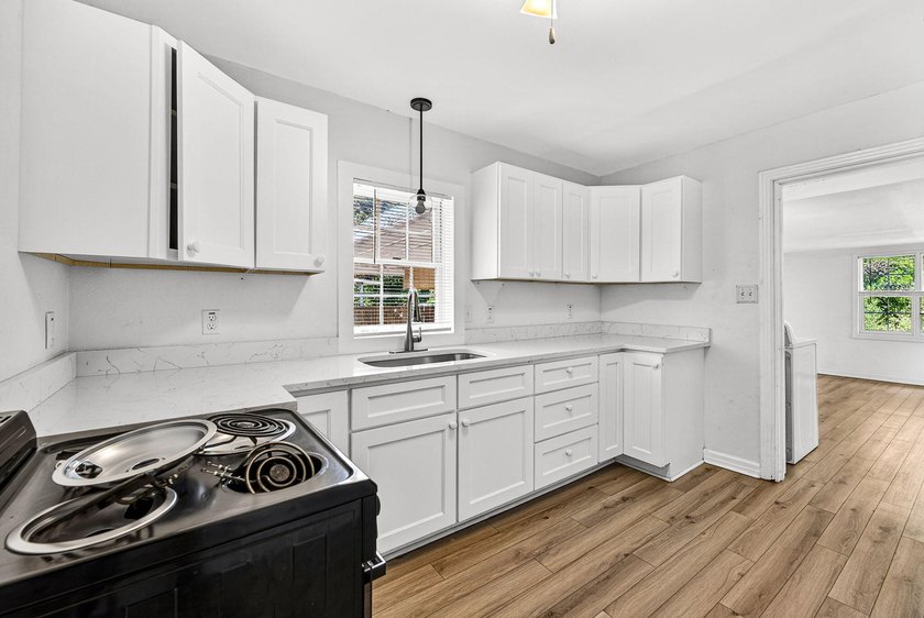 Updated &amp; Move-In Ready! This remodeled 3-bedroom, 1.5-bath home - photo 7