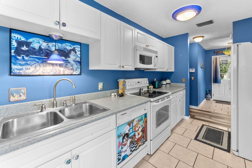 Welcome to your lakefront retreat! This 3BR/2BA home sits on a - photo 14