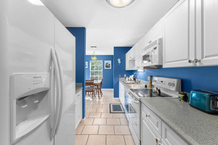 Welcome to your lakefront retreat! This 3BR/2BA home sits on a - photo 15