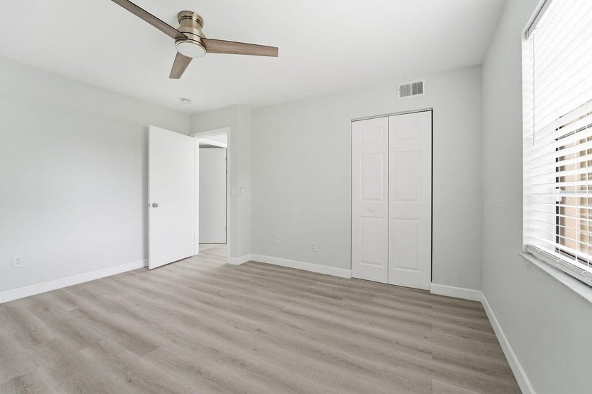 FULLY RENOVATED, 1st-FLOOR, LAKE FRONT condo located in the - photo 17