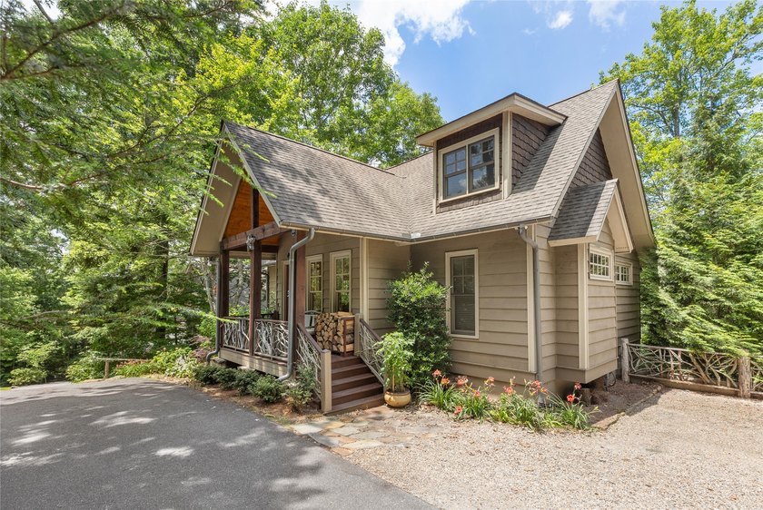 Hummingbird Haven is a welcoming four-bedroom - photo 8