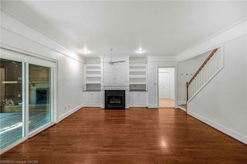 Welcome to this traditional home in Fianna Hills featuring two - photo 19