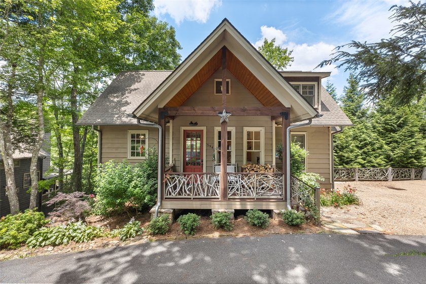 Hummingbird Haven is a welcoming four-bedroom - photo 10