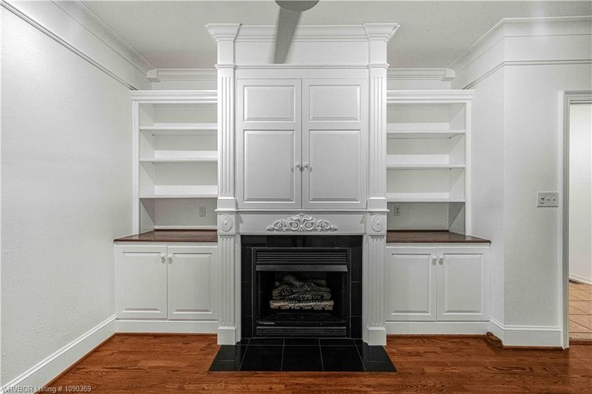 Welcome to this traditional home in Fianna Hills featuring two - photo 21