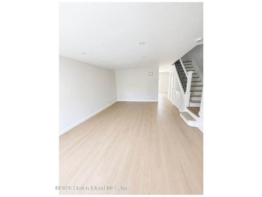 Welcome to 114 Redwood Loop, Staten Island, NY 10309. A - photo 2