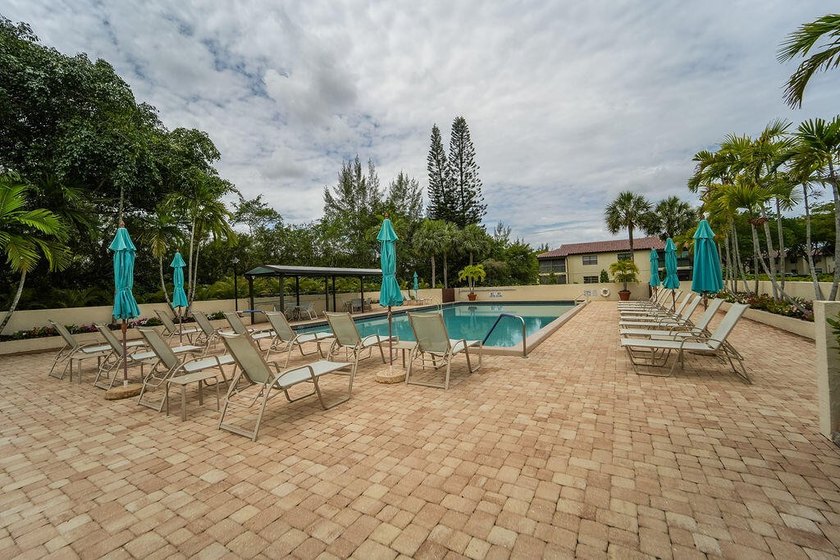FULLY RENOVATED, 1st-FLOOR, LAKE FRONT condo located in the - photo 30