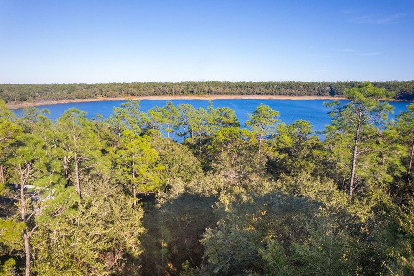 Welcome to your lakefront retreat! This 3BR/2BA home sits on a - photo 34