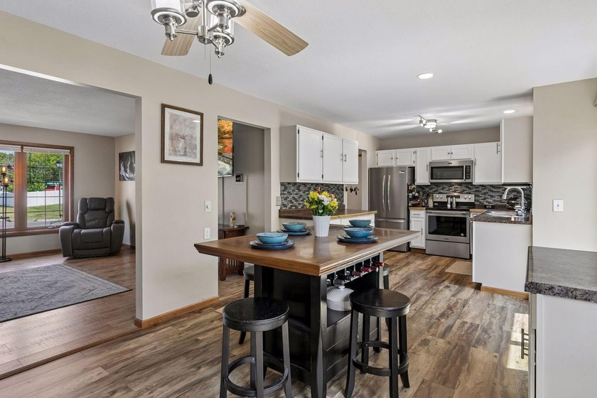 Pond Views. Thoughtful Updates. An Incredible Apple Valley - photo 13