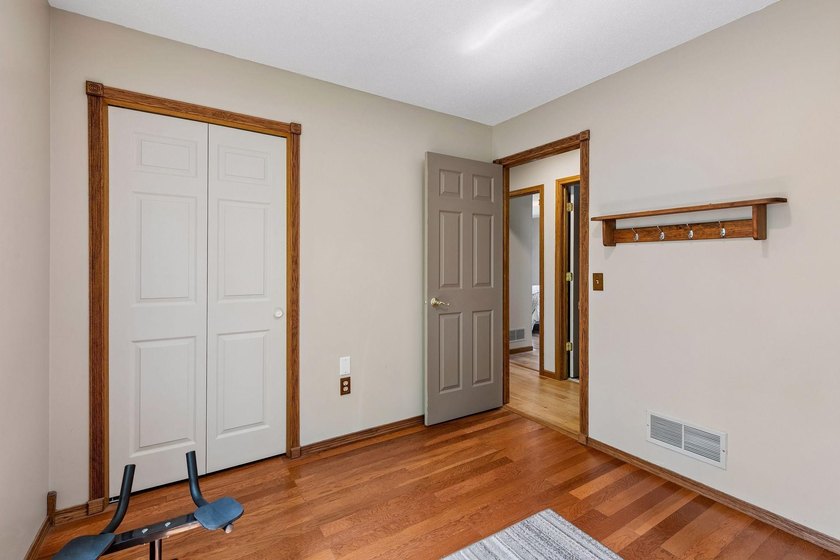 Pond Views. Thoughtful Updates. An Incredible Apple Valley - photo 21