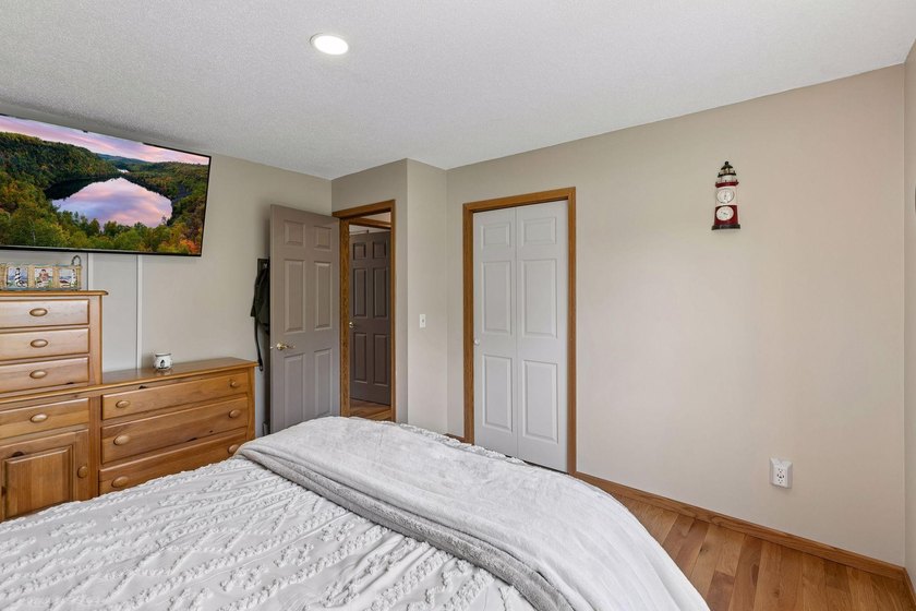 Pond Views. Thoughtful Updates. An Incredible Apple Valley - photo 23