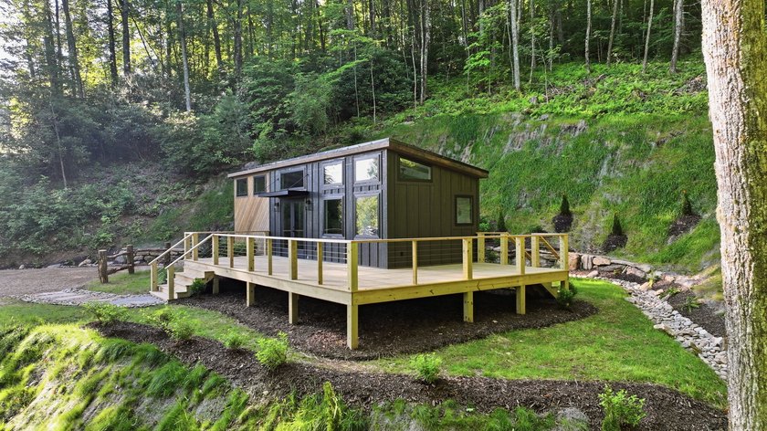 Perched on 1.12 private acres, this custom-built Timbercraft - photo 4
