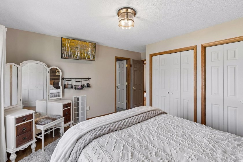 Pond Views. Thoughtful Updates. An Incredible Apple Valley - photo 25