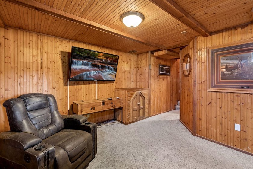 Pond Views. Thoughtful Updates. An Incredible Apple Valley - photo 28