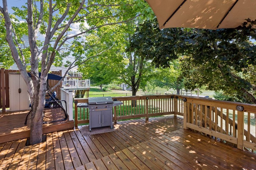 Pond Views. Thoughtful Updates. An Incredible Apple Valley - photo 33
