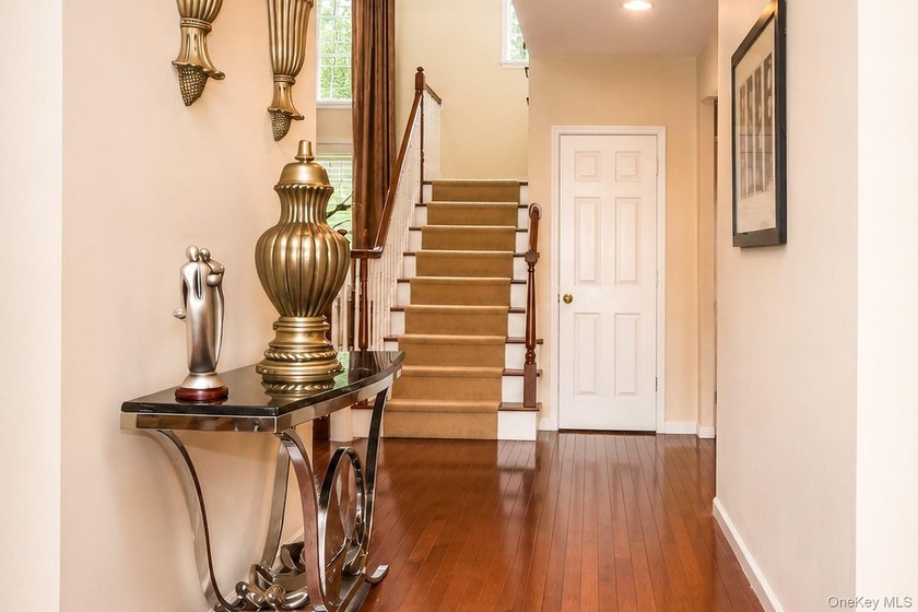 Luxury living in the prestigious gated community of Mansion - photo 6
