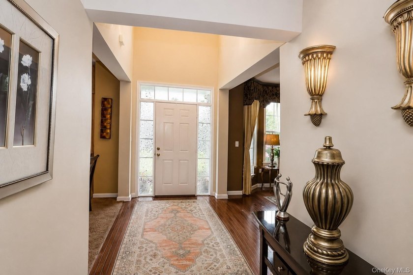 Luxury living in the prestigious gated community of Mansion - photo 7