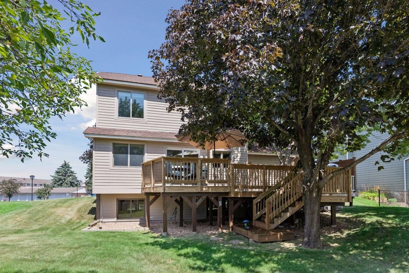 Pond Views. Thoughtful Updates. An Incredible Apple Valley - photo 37