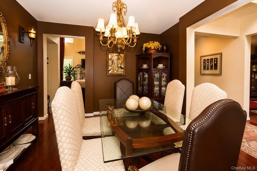 Luxury living in the prestigious gated community of Mansion - photo 8