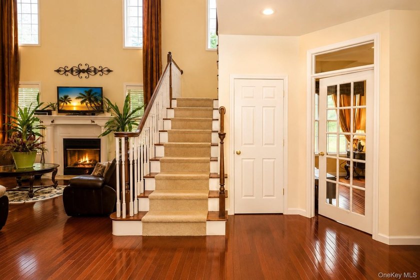 Luxury living in the prestigious gated community of Mansion - photo 10