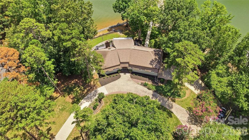 Sprawling waterfront ranch perfectly positioned on one of the - photo 2