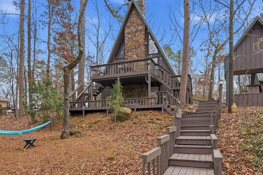 LAKEFRONT!! When you think *Lake-House*, an A-Frame is a - photo 6