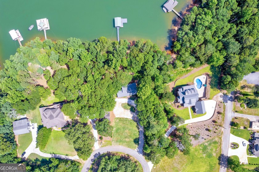 Welcome to beautiful Lake Hartwell. This remodeled lakefront - photo 10