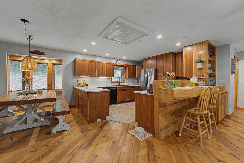 Tucked away in a private setting, this inviting 2-bedroom, 2 - photo 4