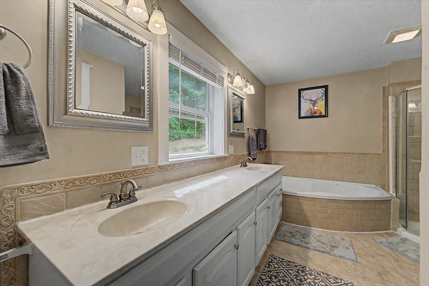 Tucked away in a private setting, this inviting 2-bedroom, 2 - photo 7