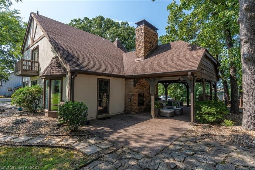 Welcome to this charming Tudor-style home in the Fianna Hills - photo 36