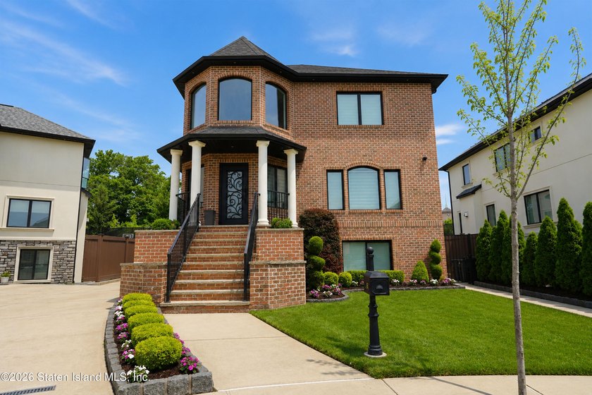 Welcome to 37 Torrice Loop - 2 Family Detach Home with a 1 - photo 2