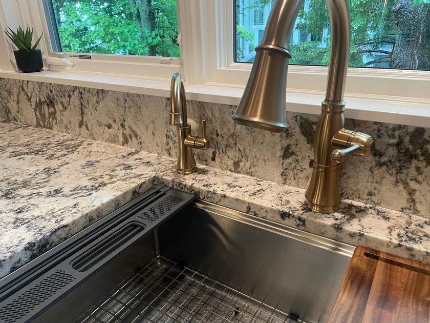 Experience Lake Minnetonka luxury in this like-new end-unit - photo 18