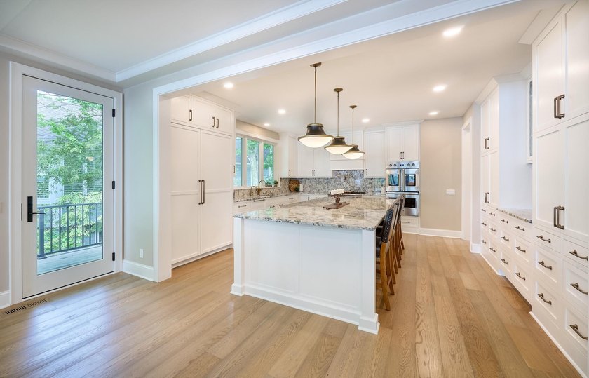Experience Lake Minnetonka luxury in this like-new end-unit - photo 20