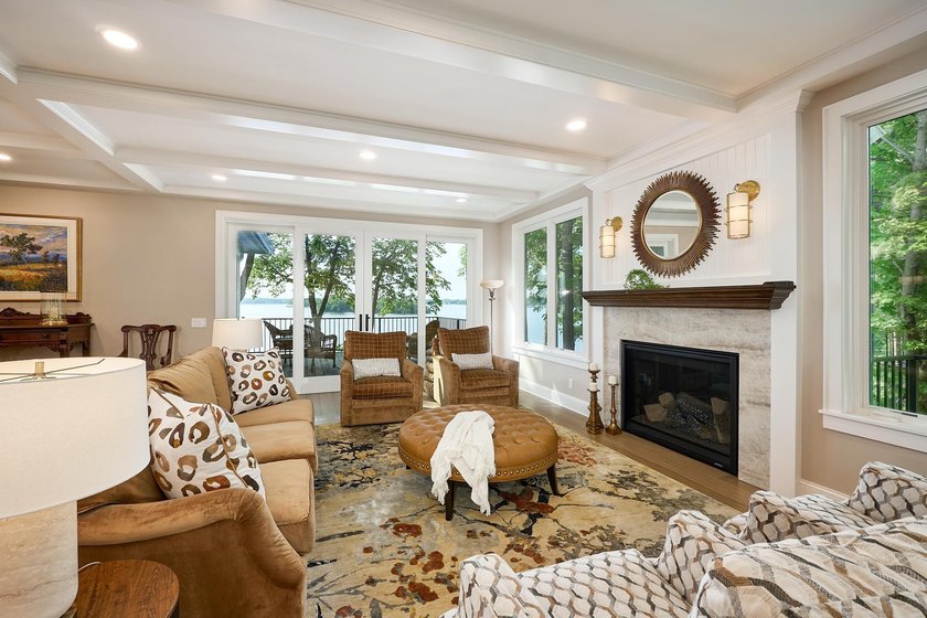 Experience Lake Minnetonka luxury in this like-new end-unit - photo 22