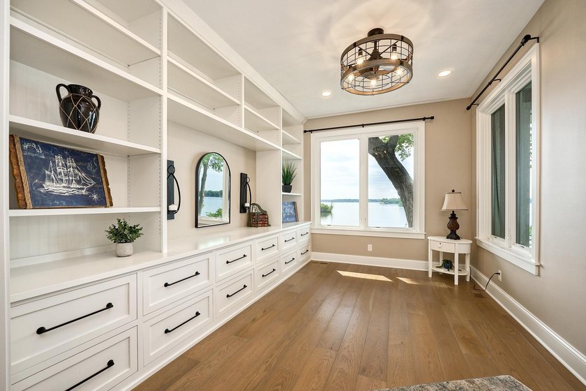 Experience Lake Minnetonka luxury in this like-new end-unit - photo 41