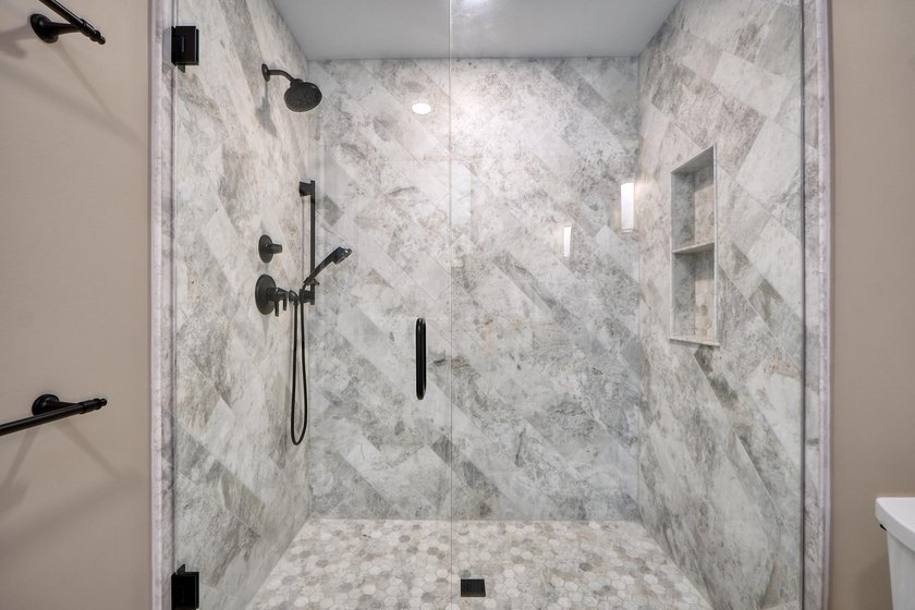 Experience Lake Minnetonka luxury in this like-new end-unit - photo 43