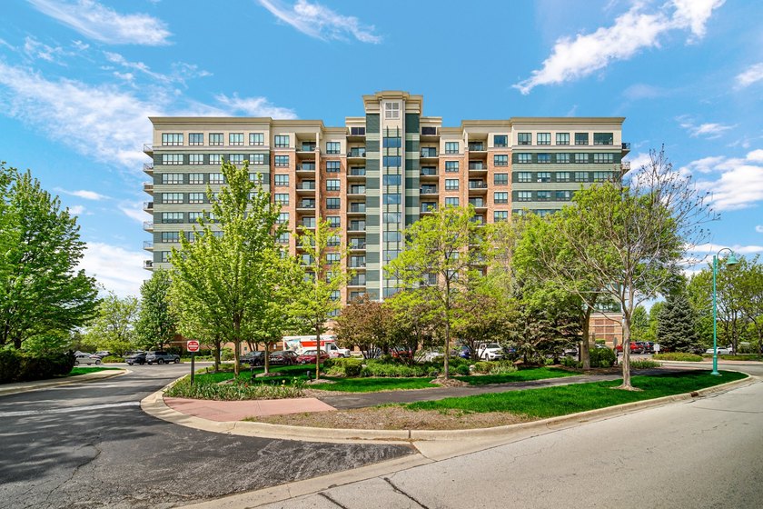 This move-in-ready luxury condo offers the perfect blend of - photo 2