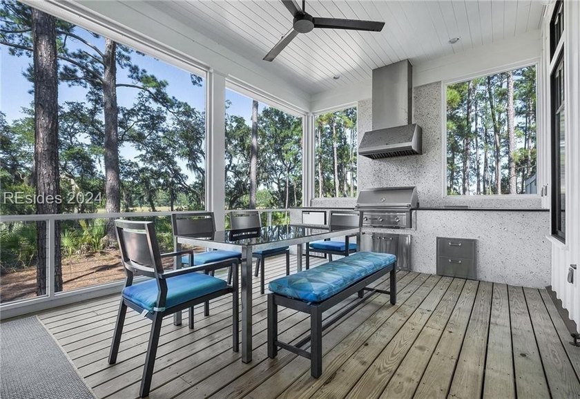 Delight in the welcoming luxury of this four-bedroom - photo 11