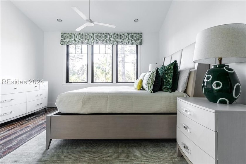Delight in the welcoming luxury of this four-bedroom - photo 18