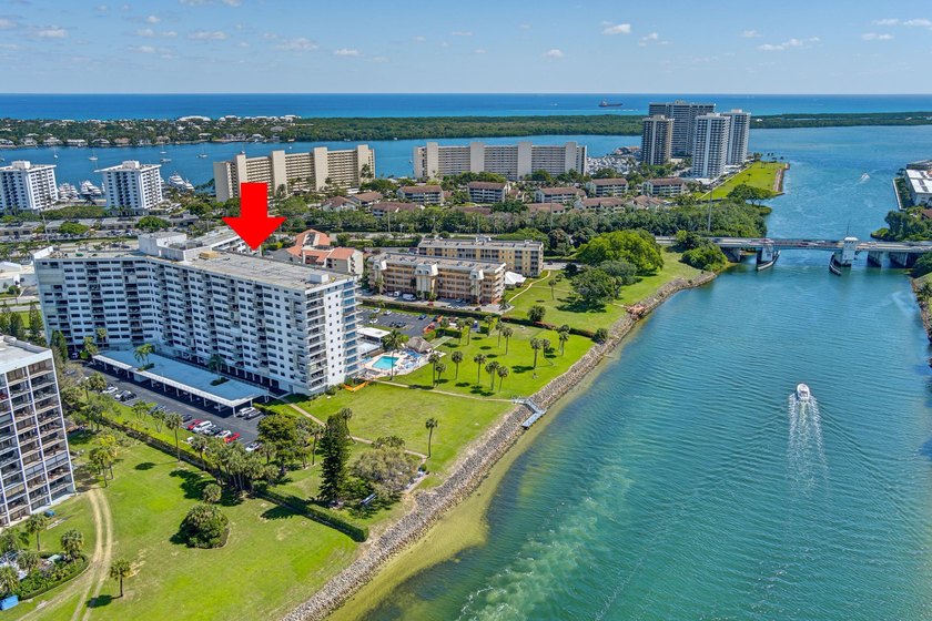 Welcome to 336 Golfview Road, Unit 905, a highly desirable - photo 4
