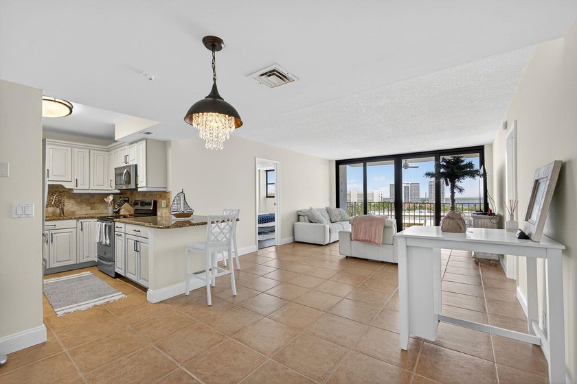 Welcome to 336 Golfview Road, Unit 905, a highly desirable - photo 10