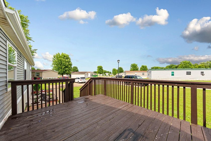 Spacious Living in Avalon Park! ?? This clean, move-in-ready - photo 4
